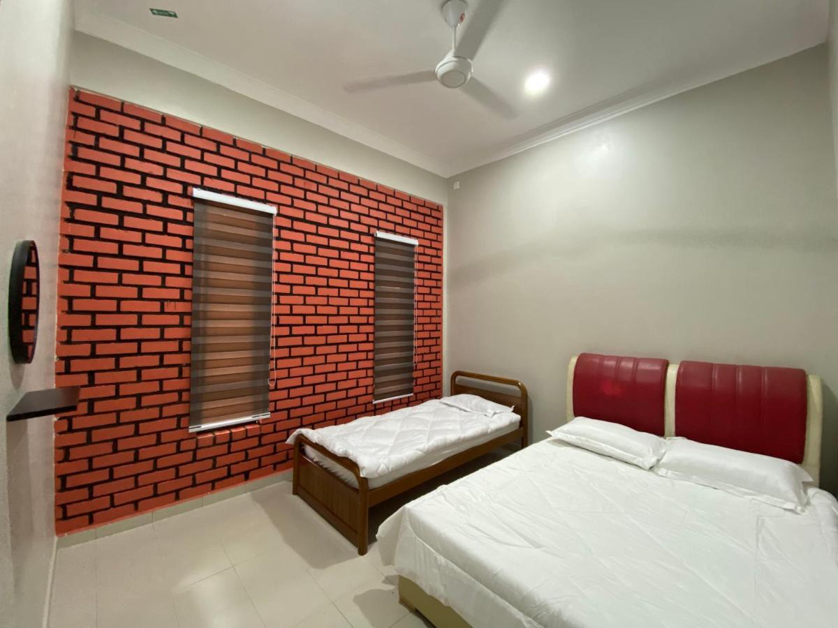 Sasuka Guesthouse Marang Buitenkant foto
