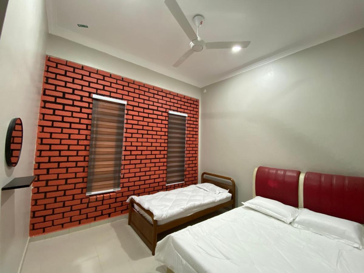Sasuka Guesthouse Marang Buitenkant foto