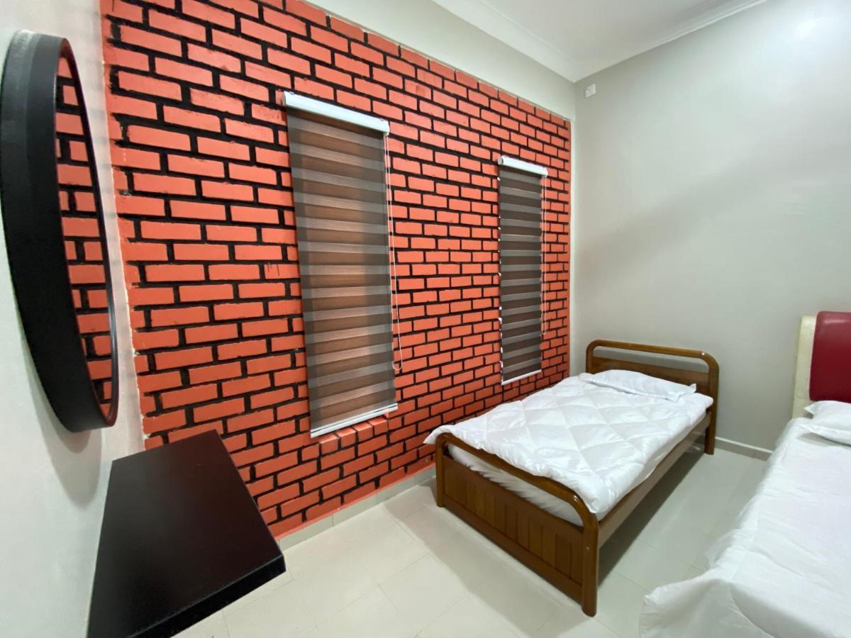 Sasuka Guesthouse Marang Buitenkant foto