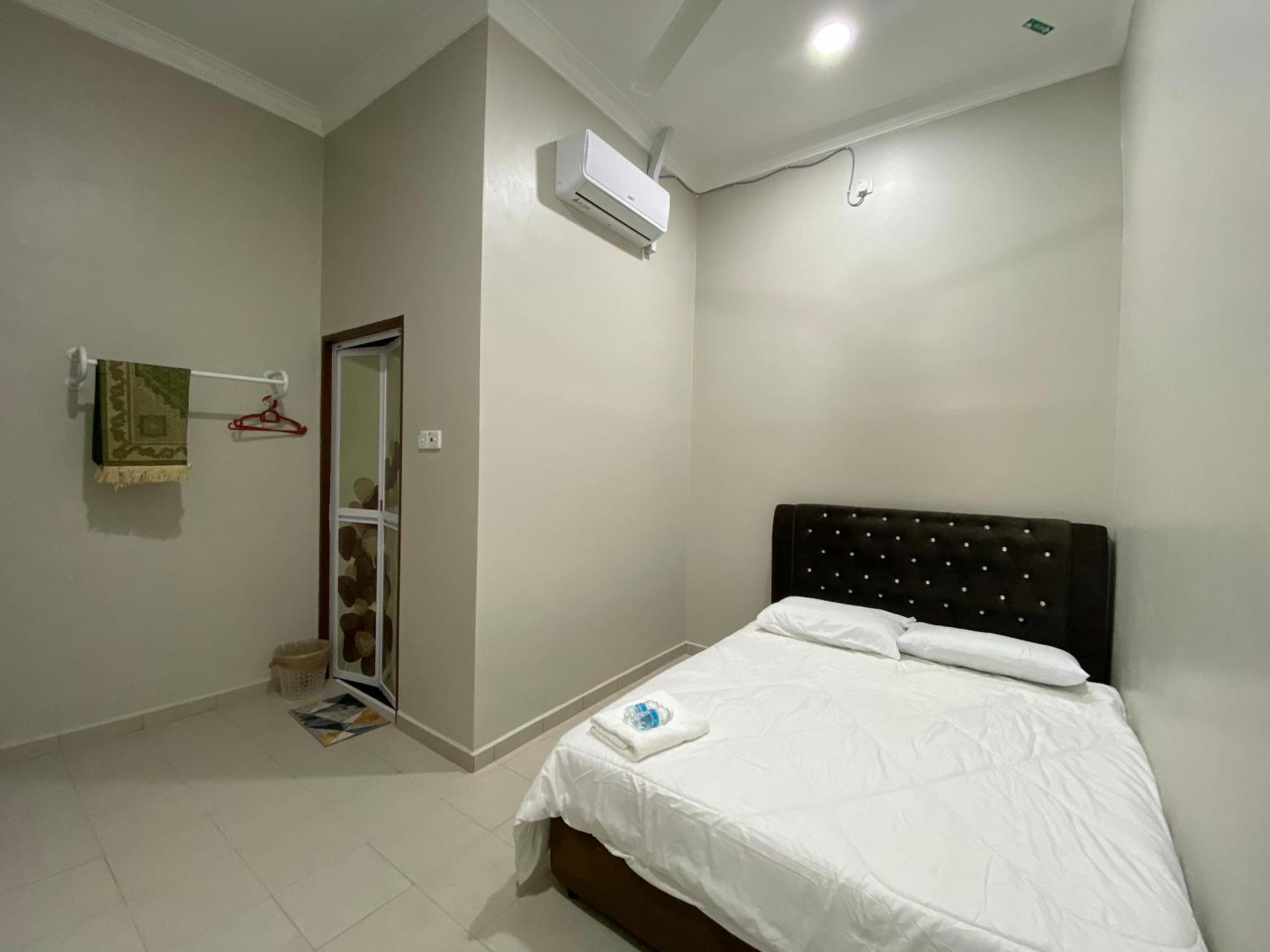 Sasuka Guesthouse Marang Buitenkant foto